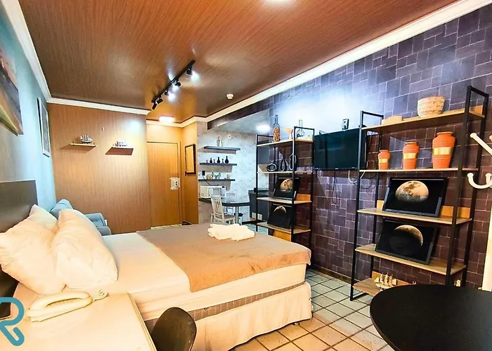 Lindo Studio Completo Na Ondina, Cozinha, Wifi, Netflix, Piscina, Circuito Do Carnaval, Proximo A Praia